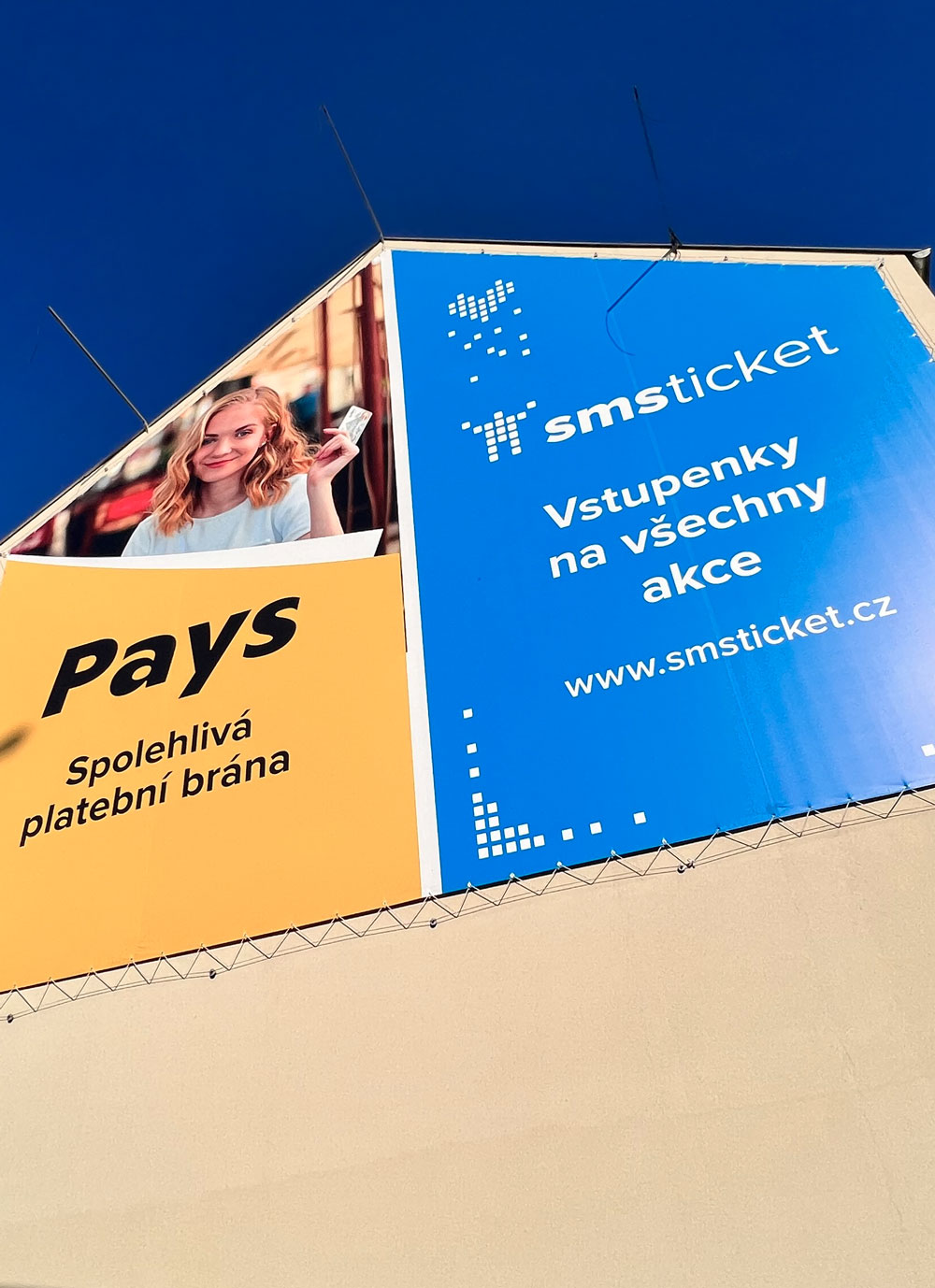 Venkovni-reklamni-plocha-Brno-Otakara-Sevcika-050ZB-Pays-SMSticket-01