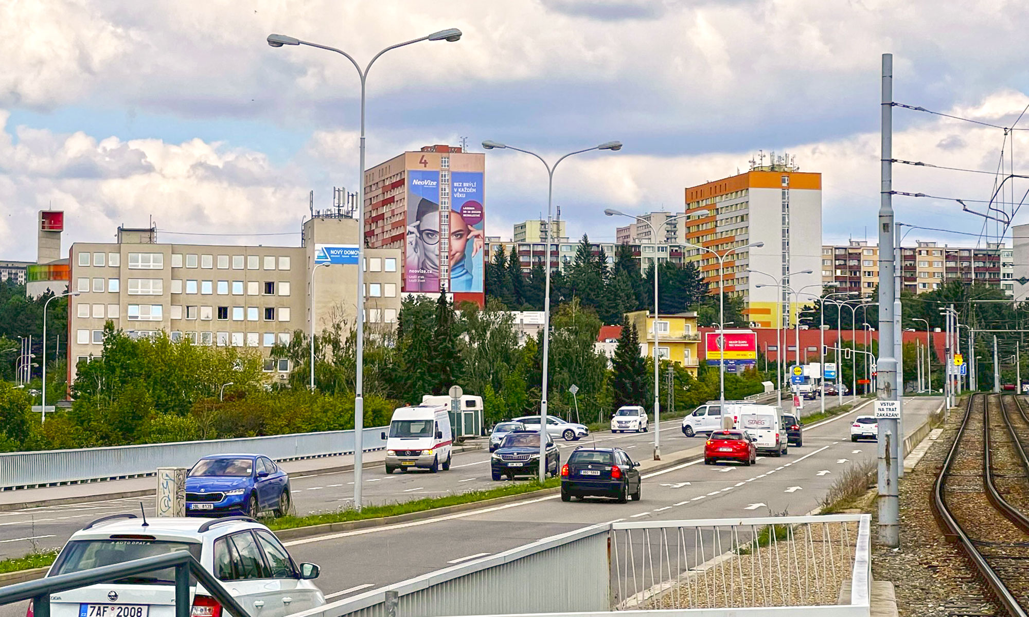 OOH---Werek-Media---Reklamni-plocha-036ZB-Halasovo-namesti-Brno---klient-NEOVIZE---kampan-2023_11---01